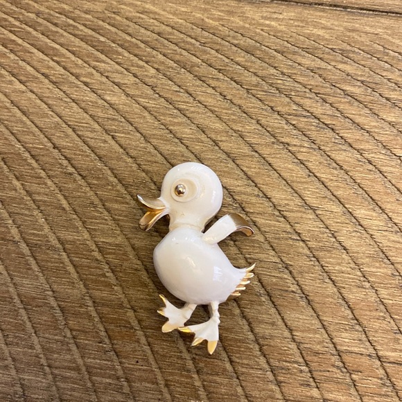 Vintage White Enamel Duck Pin - Picture 1 of 4